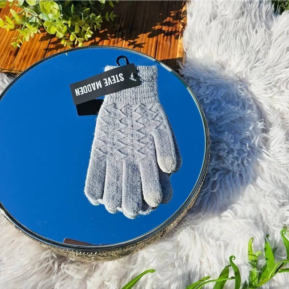 New Steve Madden Grey Lurex Zig Zag I Touch Acrylic Blend Gloves.